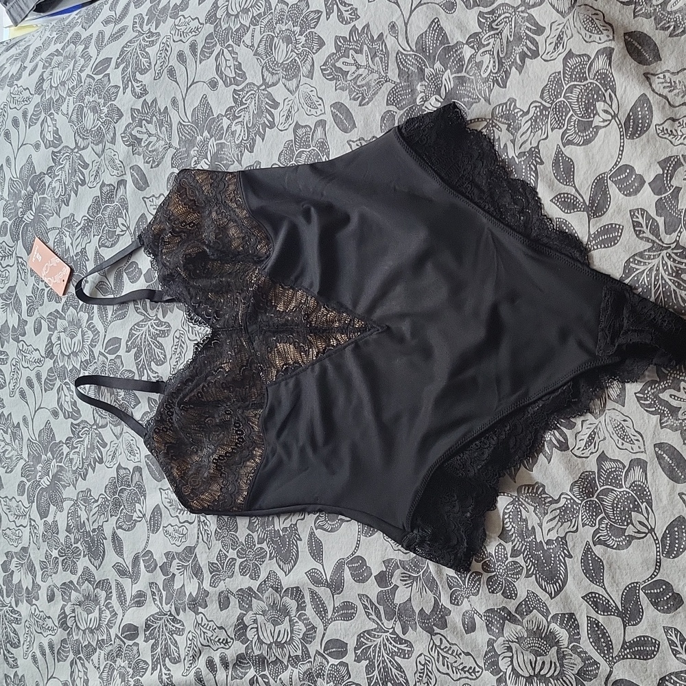 AMAZON bodysuit